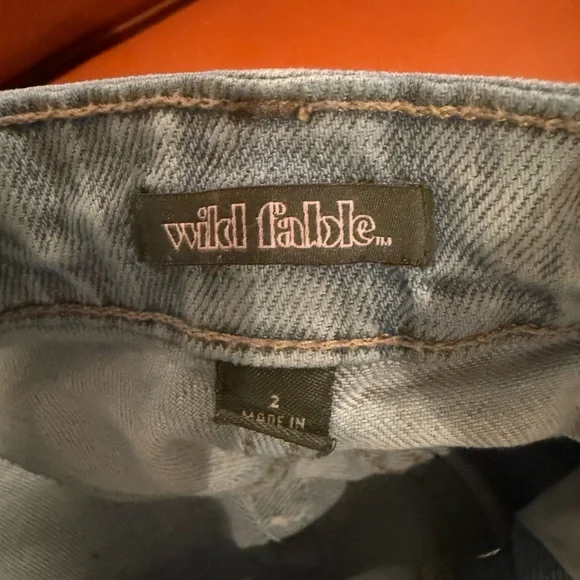 Wild Fable Size 2 Straight Leg Super High Rise Light Blue Distressed Jeans - Picture 3 of 7